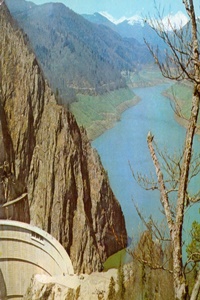 Barajul și Lacul Vidraru